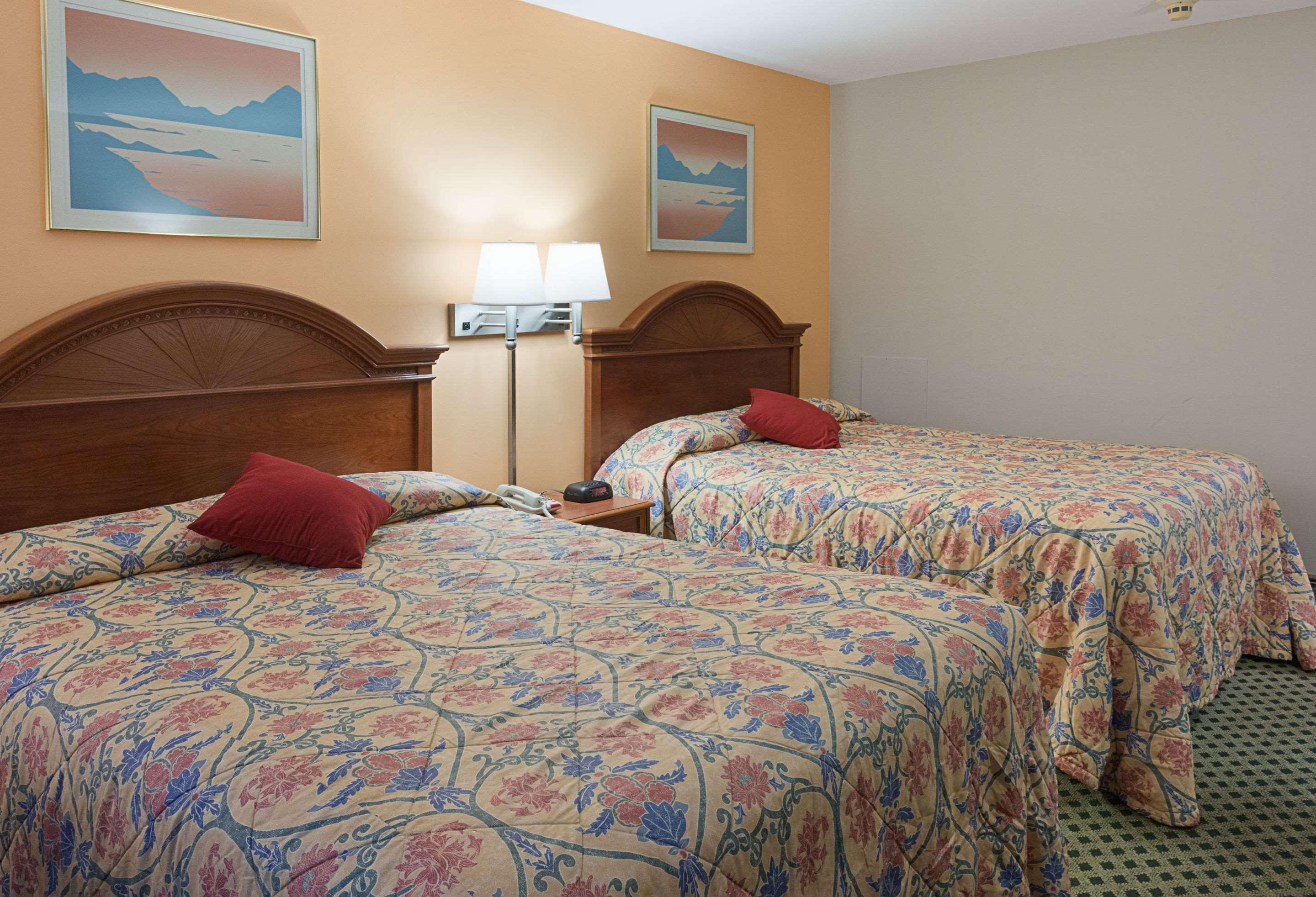 Rodeway Inn Milford - I-84 Exterior photo