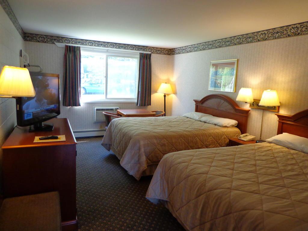 Rodeway Inn Milford - I-84 Exterior photo