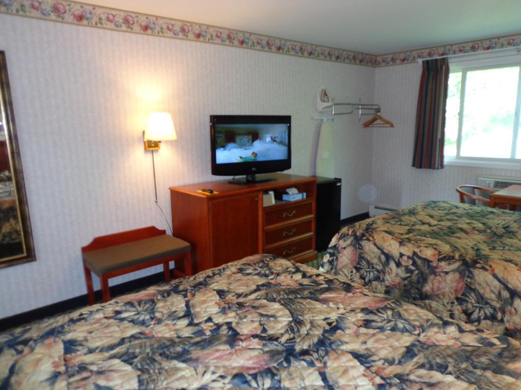 Rodeway Inn Milford - I-84 Exterior photo