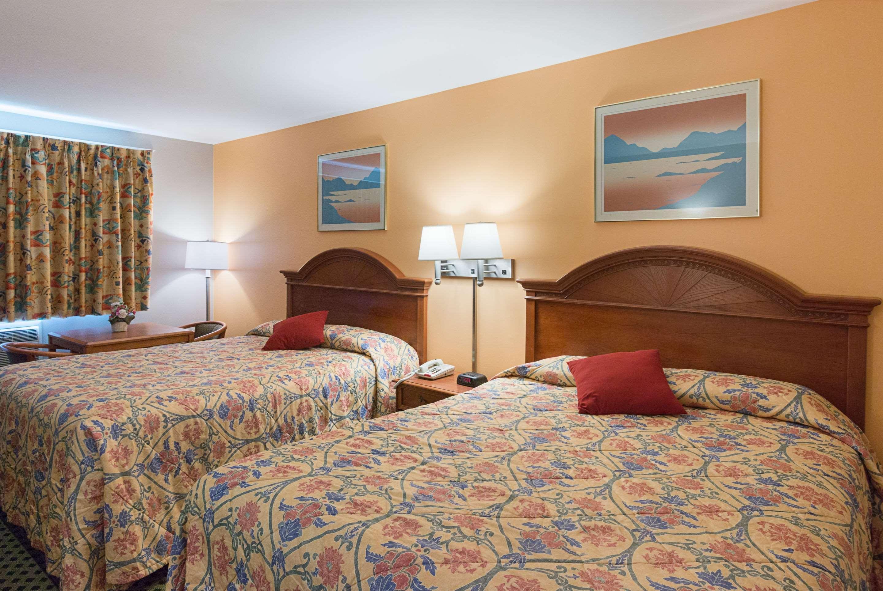 Rodeway Inn Milford - I-84 Exterior photo