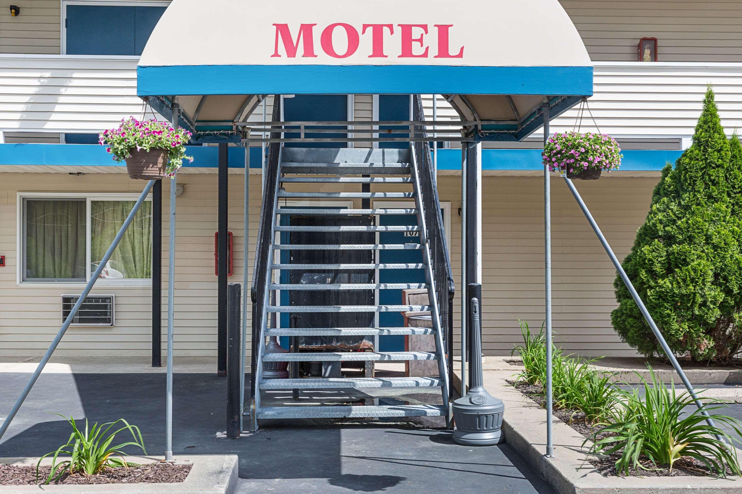Rodeway Inn Milford - I-84 Exterior photo